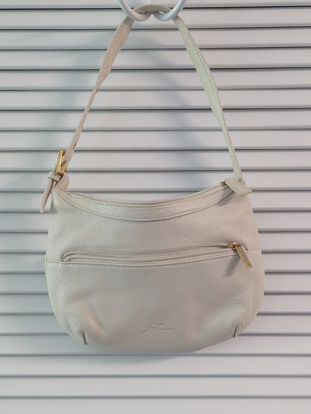 Stone Mountain Accessories Cream Shoulder Bag with Gold Hardware - Picture 2 of 8